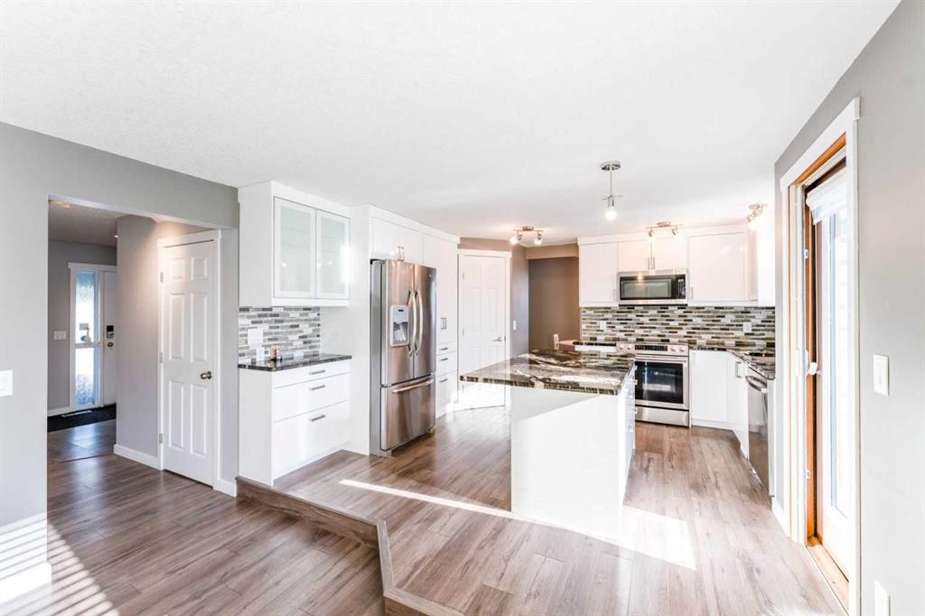 145 Hawkdale Circle Nw, Calgary, AB - Indoor Photo Showing Kitchen With Stainless Steel Kitchen With Upgraded Kitchen