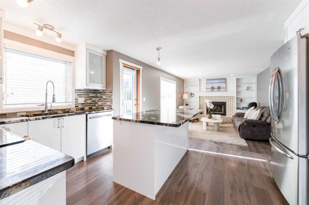 145 Hawkdale Circle Nw, Calgary, AB - Indoor Photo Showing Kitchen With Stainless Steel Kitchen With Double Sink With Upgraded Kitchen