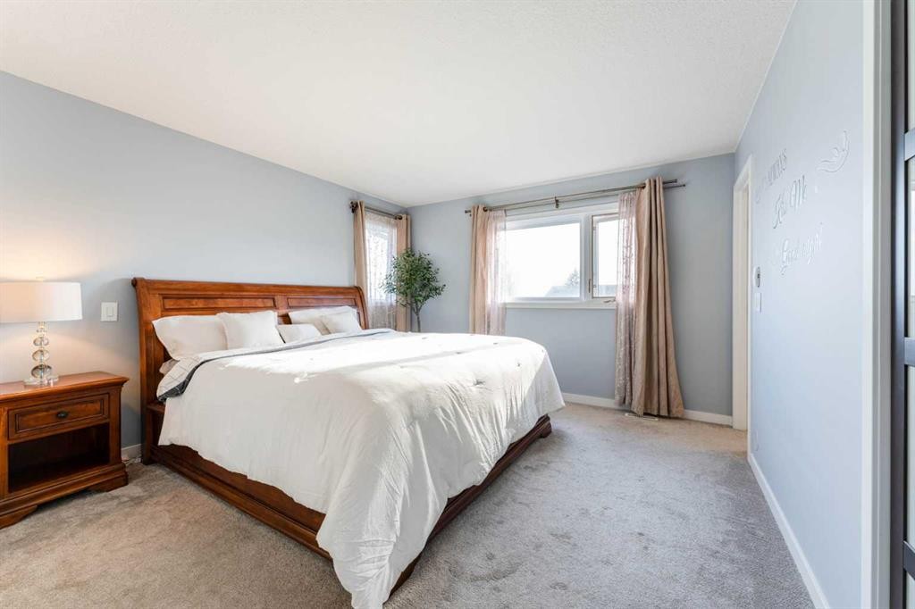 145 Hawkdale Circle Nw, Calgary, AB - Indoor Photo Showing Bedroom