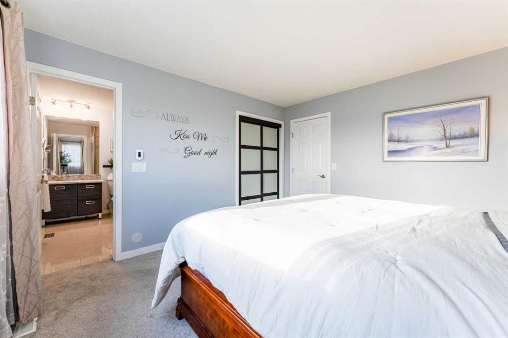 145 Hawkdale Circle Nw, Calgary, AB - Indoor Photo Showing Bedroom