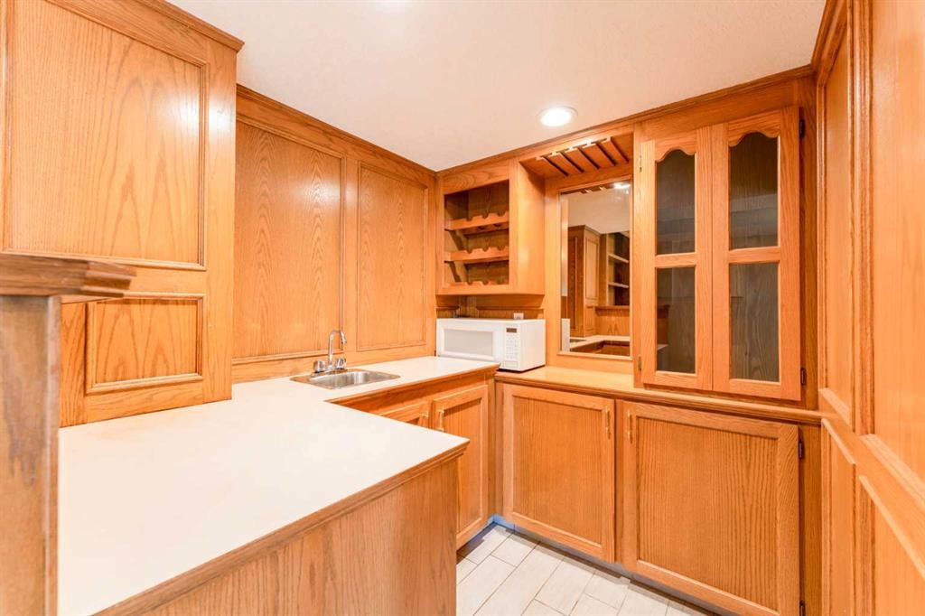 145 Hawkdale Circle Nw, Calgary, AB - Indoor Photo Showing Other Room