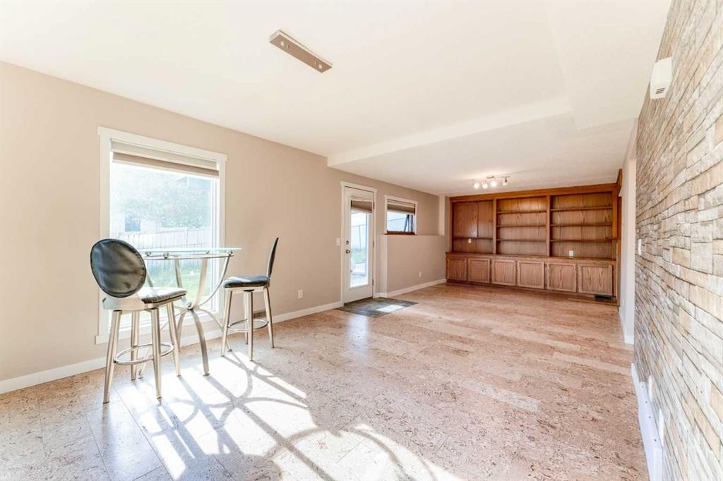 145 Hawkdale Circle Nw, Calgary, AB - Indoor