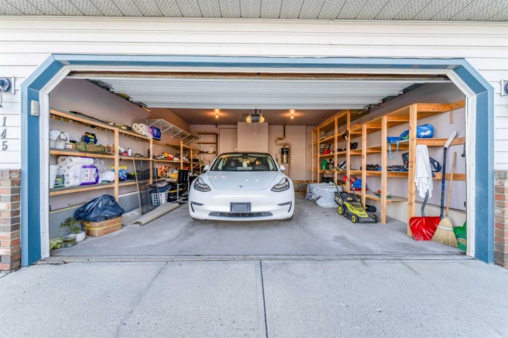 145 Hawkdale Circle Nw, Calgary, AB - Photo Showing Garage