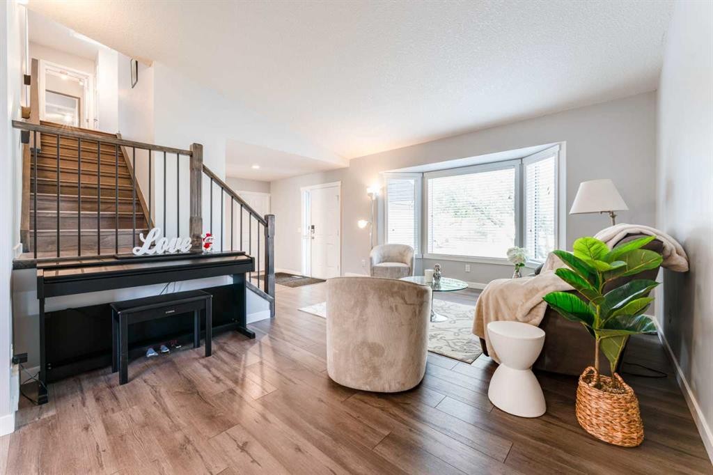 145 Hawkdale Circle Nw, Calgary, AB - Indoor