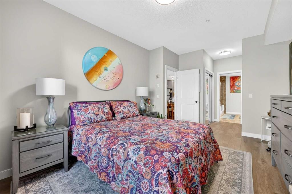 216-35 Aspenmont Heights Sw, Calgary, AB - Indoor Photo Showing Bedroom
