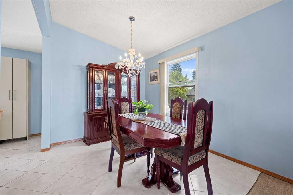 452 Manora Way Ne, Calgary, AB - Indoor Photo Showing Dining Room