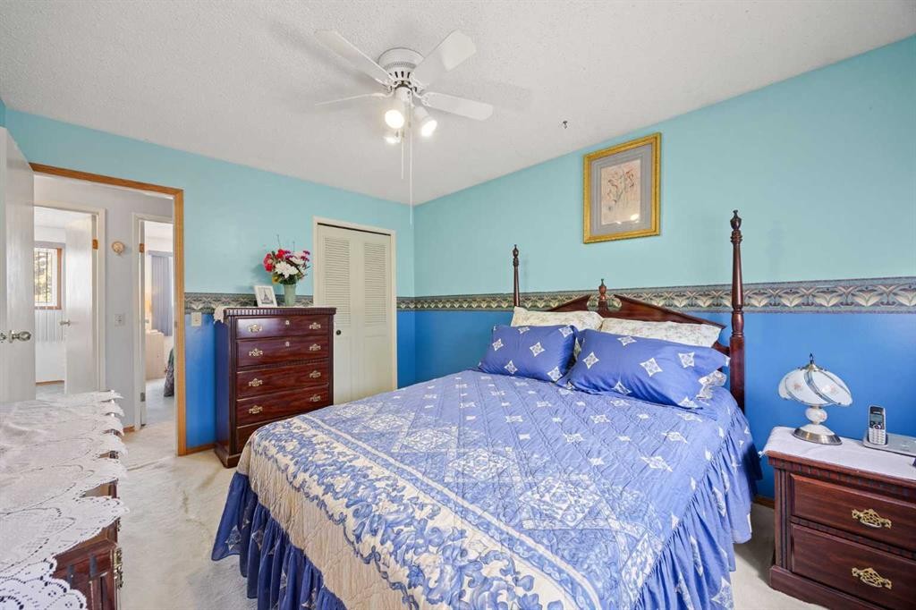 452 Manora Way Ne, Calgary, AB - Indoor Photo Showing Bedroom
