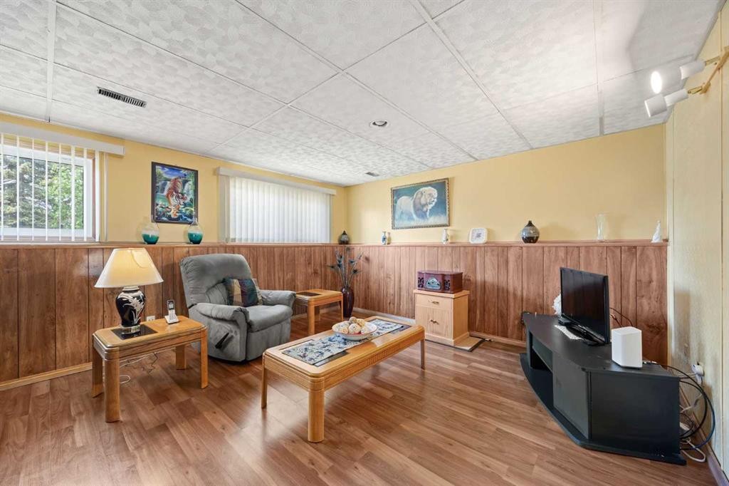 452 Manora Way Ne, Calgary, AB - Indoor