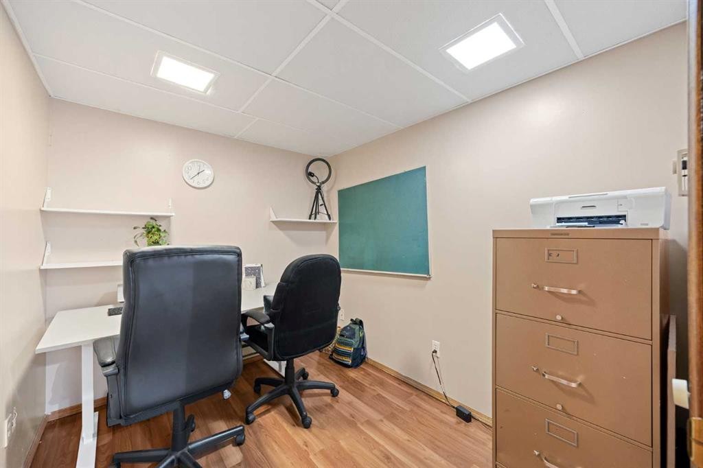 452 Manora Way Ne, Calgary, AB - Indoor Photo Showing Office