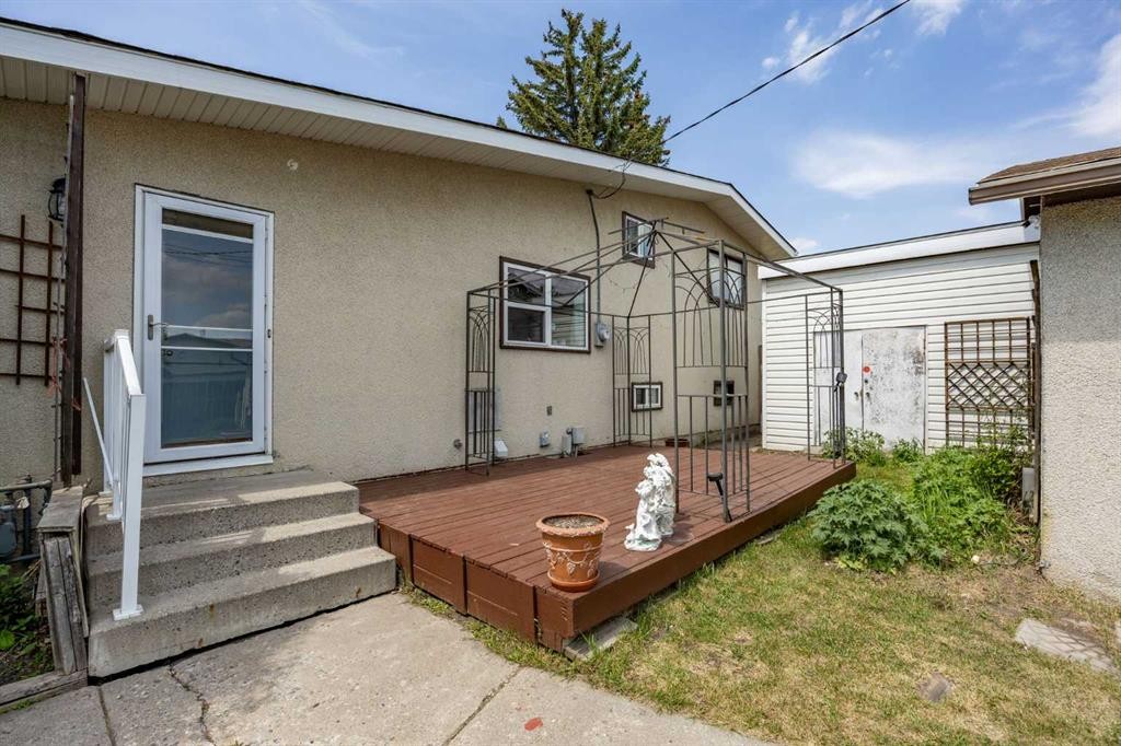 452 Manora Way Ne, Calgary, AB - Outdoor With Exterior