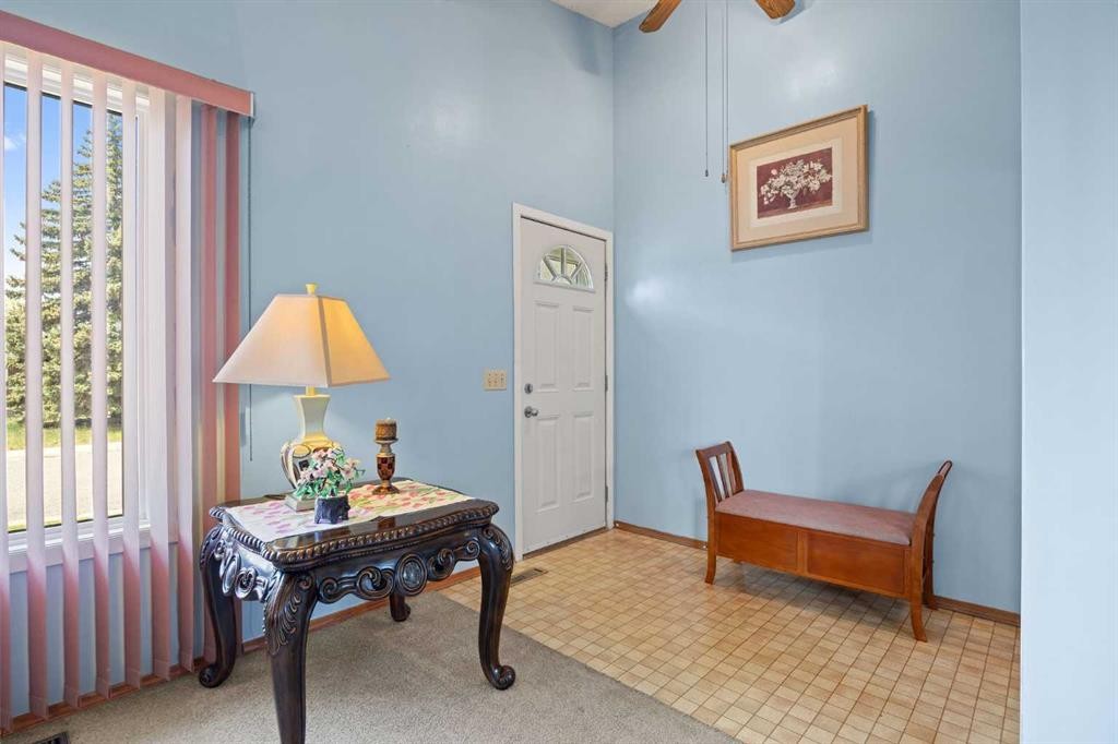 452 Manora Way Ne, Calgary, AB - Indoor Photo Showing Other Room