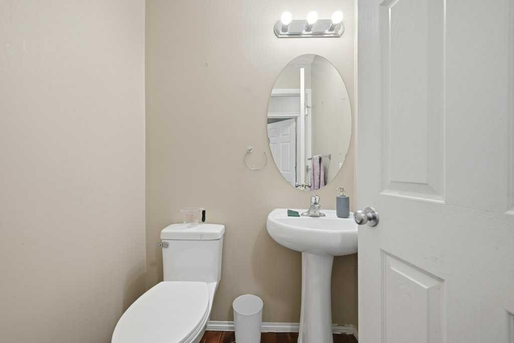 86 Saddlecrest Close Ne, Calgary, AB - Indoor Photo Showing Bathroom