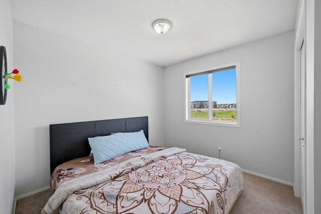 86 Saddlecrest Close Ne, Calgary, AB - Indoor Photo Showing Bedroom