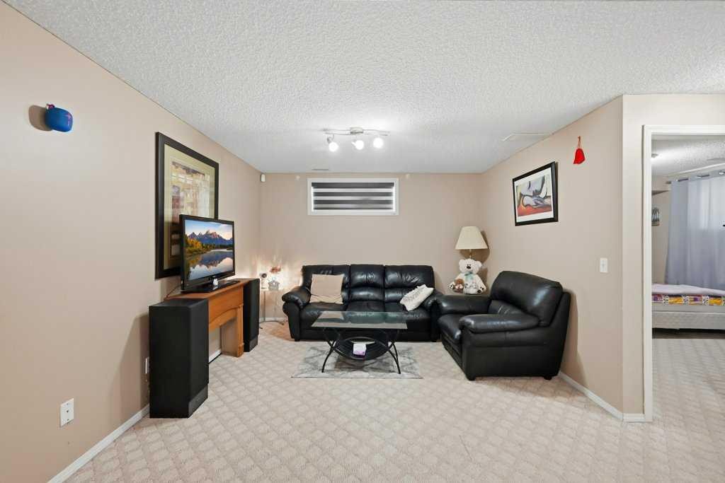 86 Saddlecrest Close Ne, Calgary, AB - Indoor Photo Showing Other Room