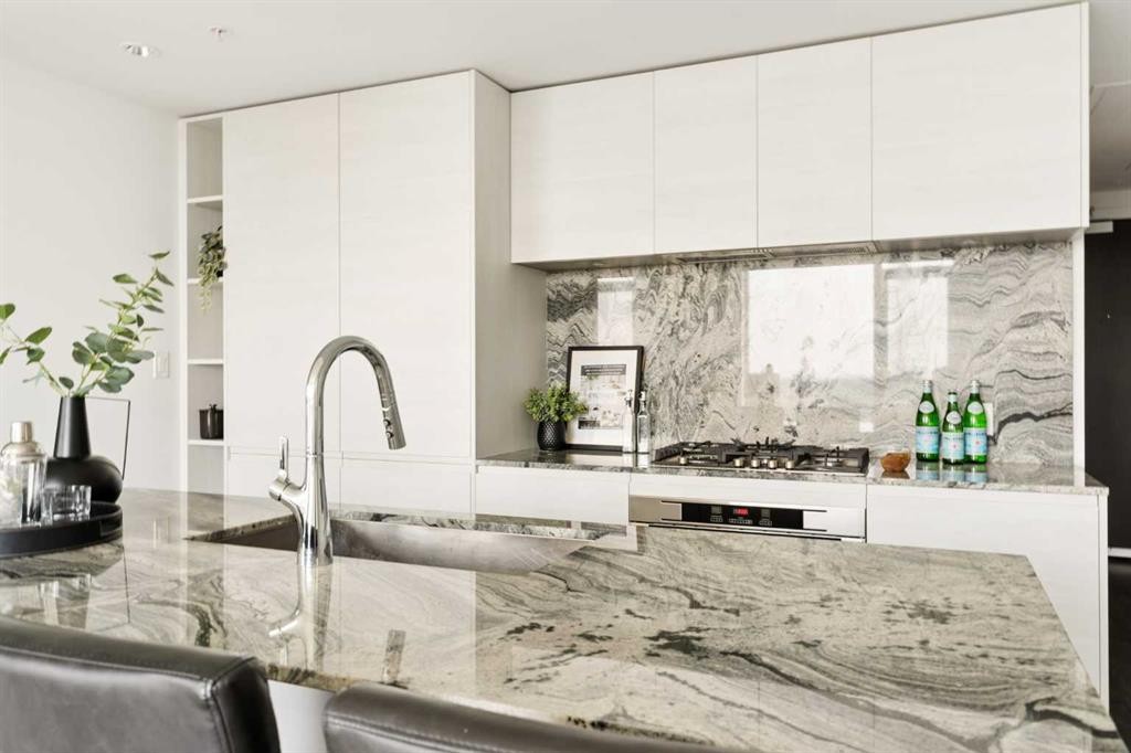 1808-310 12 Avenue Sw, Calgary, AB - Indoor Photo Showing Kitchen