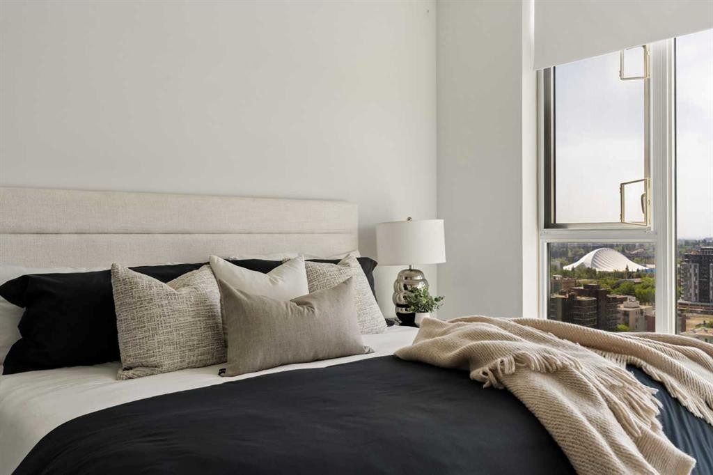 1808-310 12 Avenue Sw, Calgary, AB - Indoor Photo Showing Bedroom