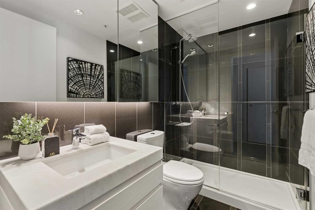 1808-310 12 Avenue Sw, Calgary, AB - Indoor Photo Showing Bathroom
