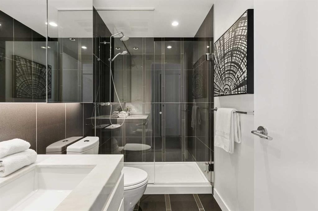 1808-310 12 Avenue Sw, Calgary, AB - Indoor Photo Showing Bathroom