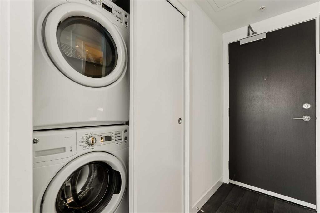 1808-310 12 Avenue Sw, Calgary, AB - Indoor Photo Showing Laundry Room