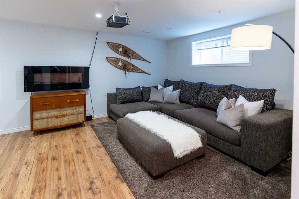 24 Copperpond Road Se, Calgary, AB - Indoor Photo Showing Living Room