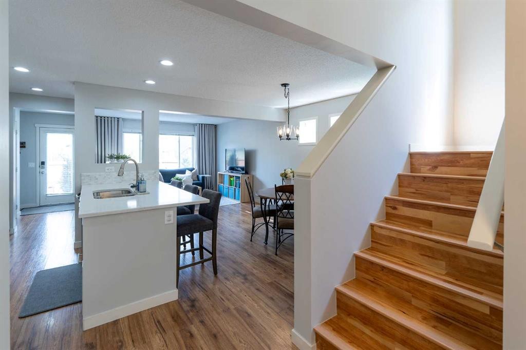 24 Copperpond Road Se, Calgary, AB - Indoor