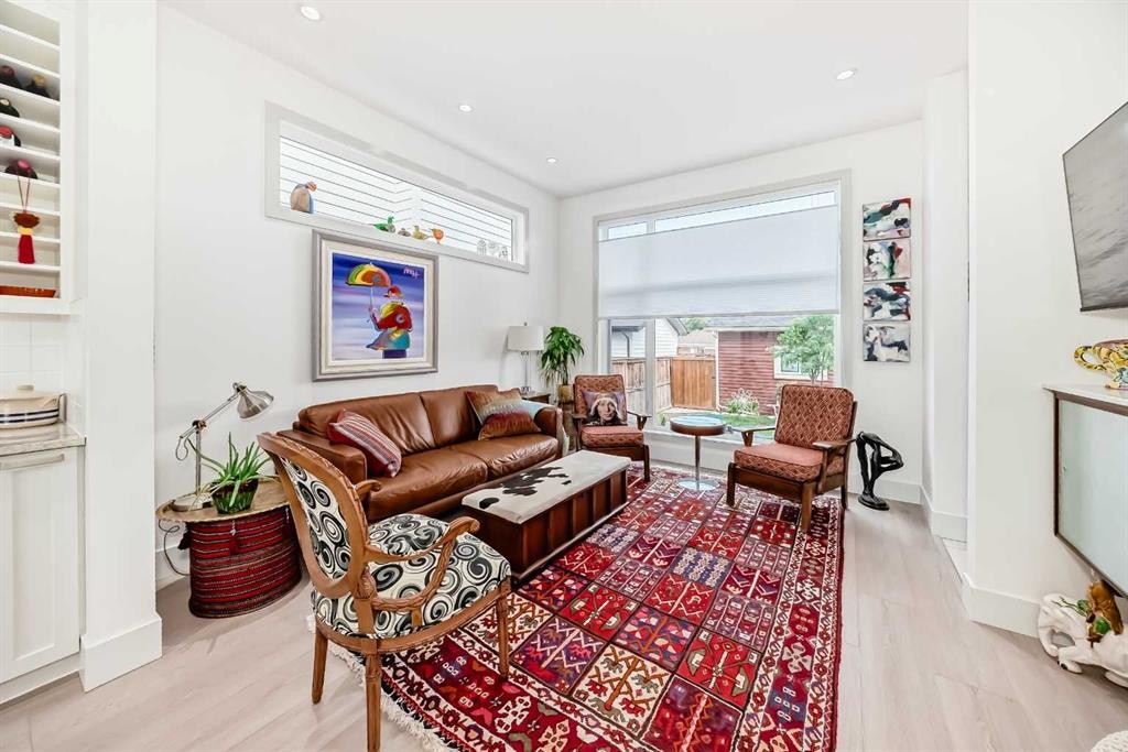 1048 Regal Crescent Ne, Calgary, AB - Indoor Photo Showing Other Room