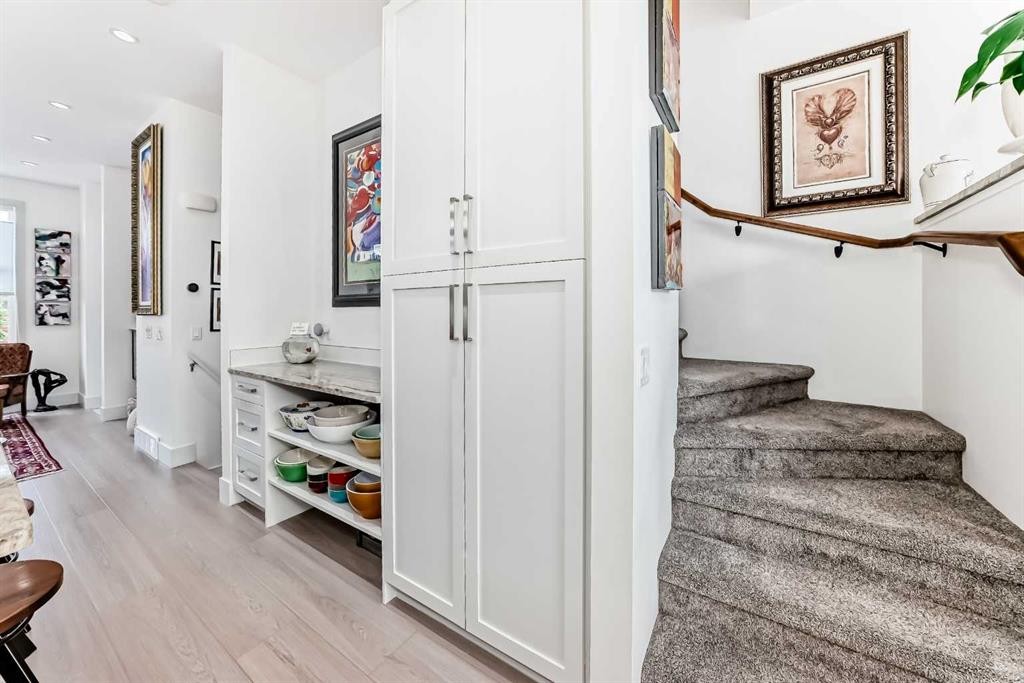 1048 Regal Crescent Ne, Calgary, AB - Indoor Photo Showing Other Room