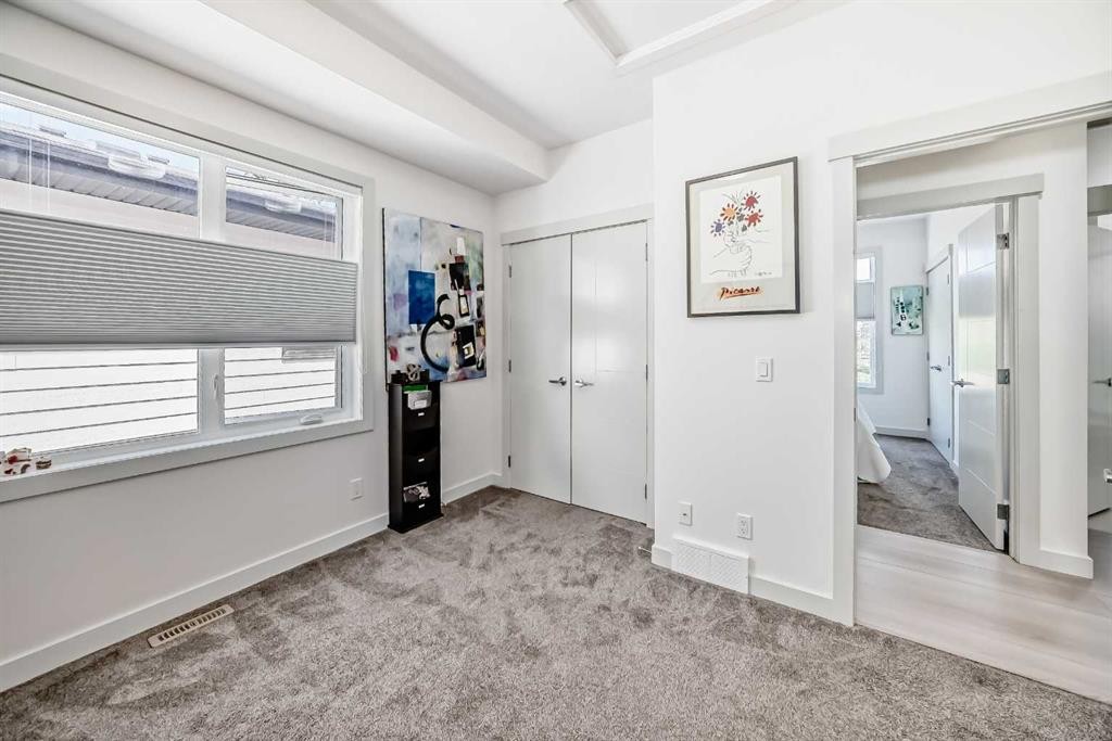 1048 Regal Crescent Ne, Calgary, AB - Indoor Photo Showing Other Room