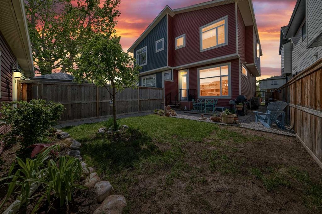 1048 Regal Crescent Ne, Calgary, AB - Outdoor