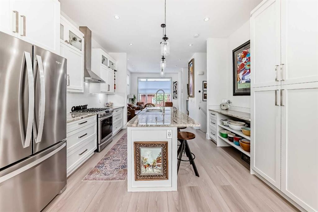 1048 Regal Crescent Ne, Calgary, AB - Indoor Photo Showing Kitchen With Upgraded Kitchen