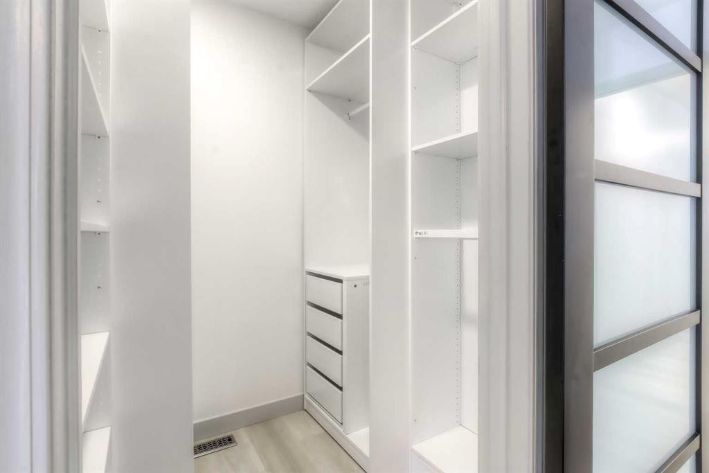 81 Coventry Circle Ne, Calgary, AB - Indoor