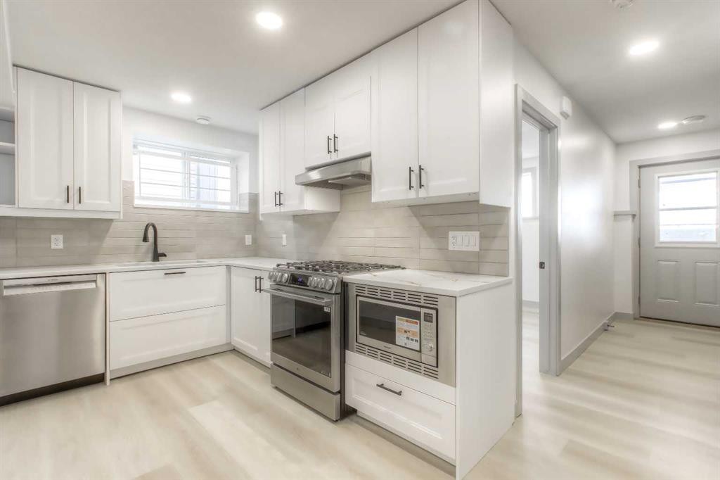 81 Coventry Circle Ne, Calgary, AB - Indoor Photo Showing Kitchen With Upgraded Kitchen