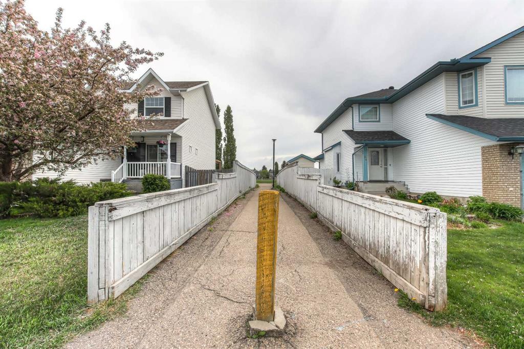 81 Coventry Circle Ne, Calgary, AB - Outdoor