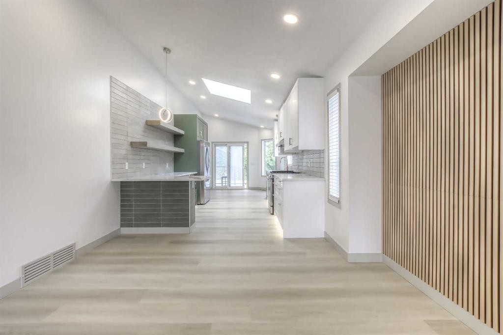81 Coventry Circle Ne, Calgary, AB - Indoor