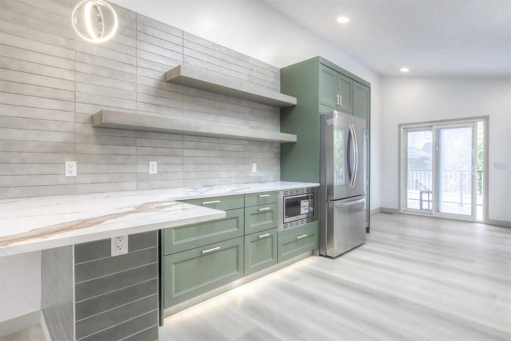 81 Coventry Circle Ne, Calgary, AB - Indoor Photo Showing Kitchen With Upgraded Kitchen