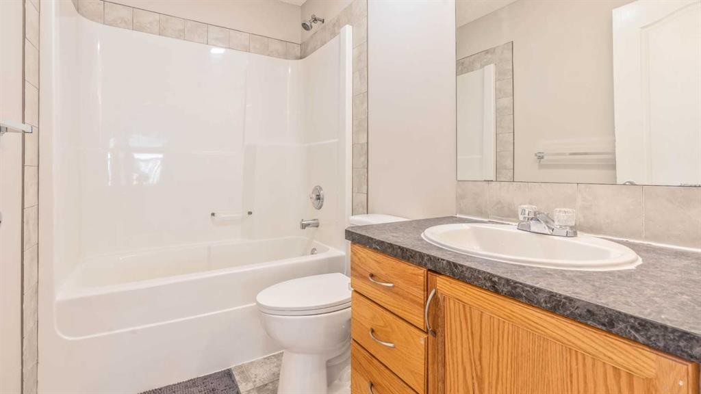 23 Taralake Road Ne, Calgary, AB - Indoor Photo Showing Bathroom