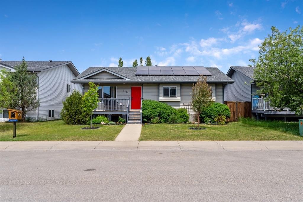 1721 Strathcona Place, Strathmore, AB - Outdoor With Facade