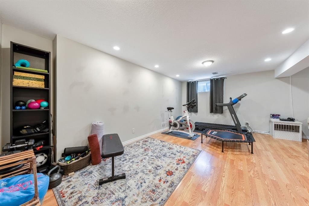 1721 Strathcona Place, Strathmore, AB - Indoor Photo Showing Gym Room