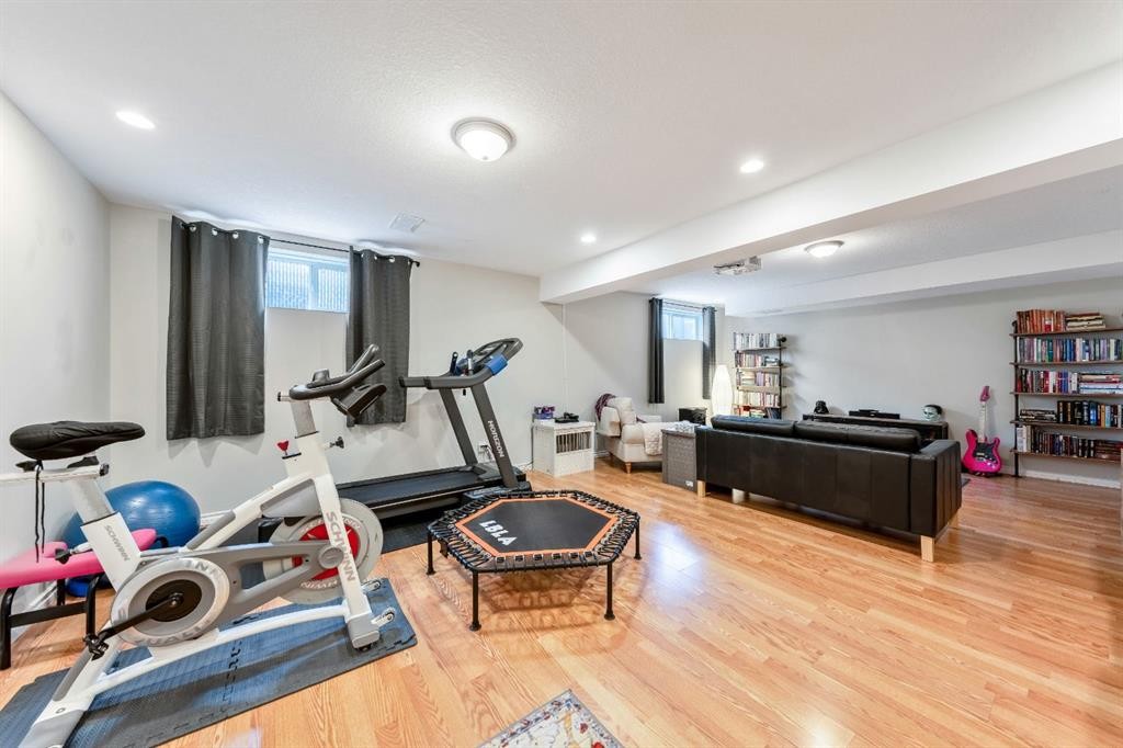 1721 Strathcona Place, Strathmore, AB - Indoor Photo Showing Gym Room