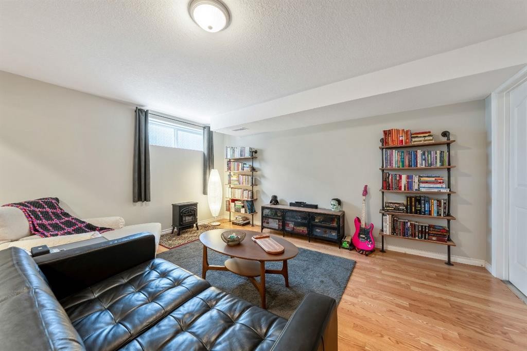 1721 Strathcona Place, Strathmore, AB - Indoor Photo Showing Living Room