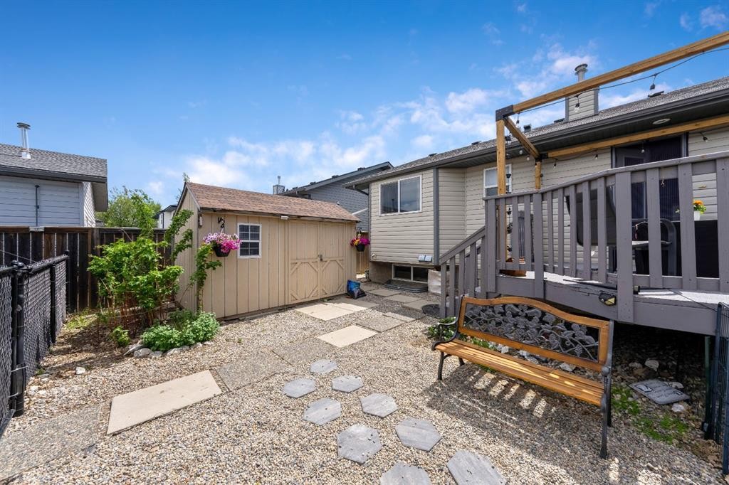 1721 Strathcona Place, Strathmore, AB - Outdoor With Exterior