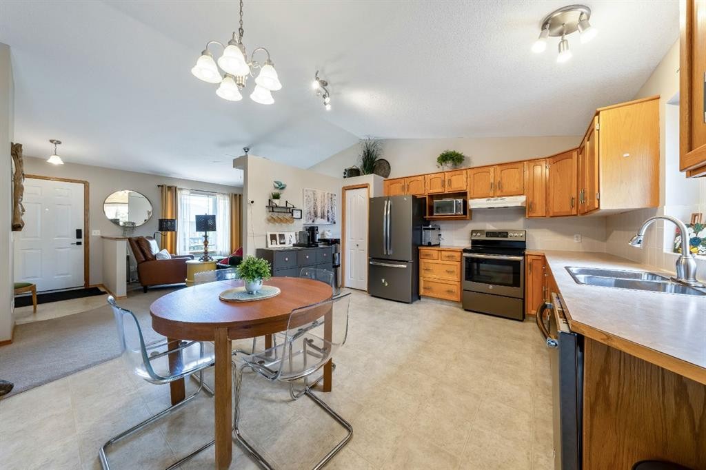 1721 Strathcona Place, Strathmore, AB - Indoor