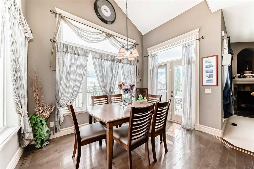 18 Royal Ridge Link Nw, Calgary, AB