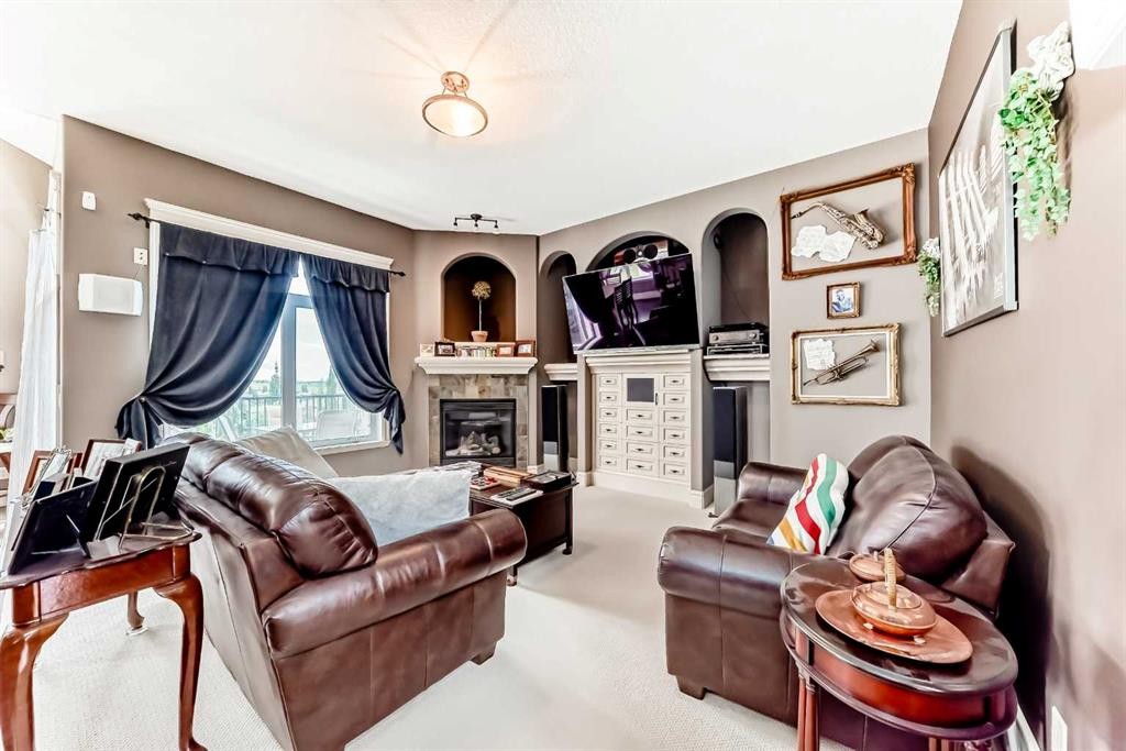 18 Royal Ridge Link Nw, Calgary, AB