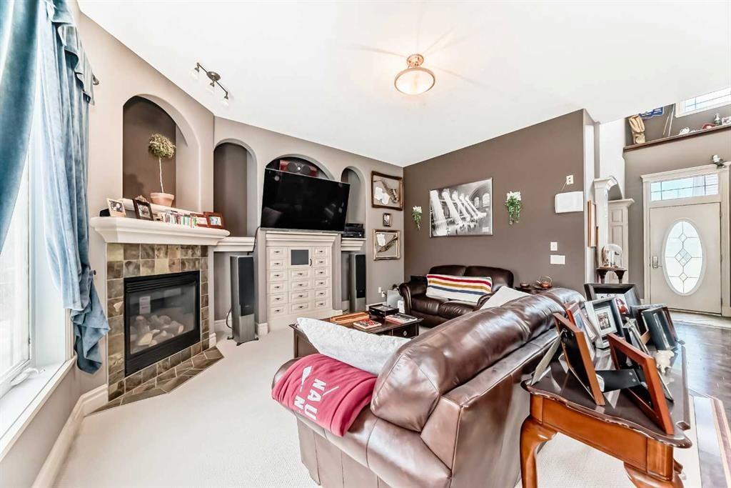 18 Royal Ridge Link Nw, Calgary, AB