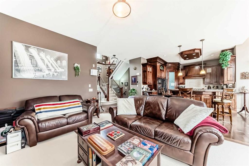18 Royal Ridge Link Nw, Calgary, AB