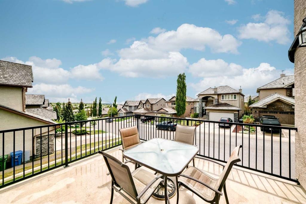 18 Royal Ridge Link Nw, Calgary, AB