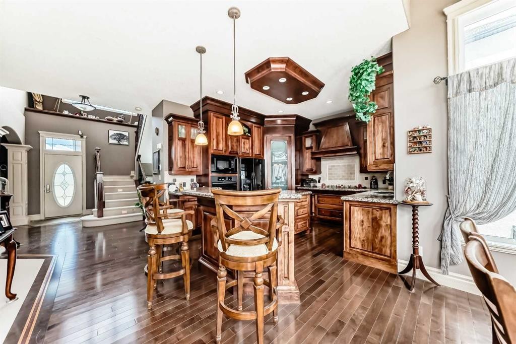 18 Royal Ridge Link Nw, Calgary, AB