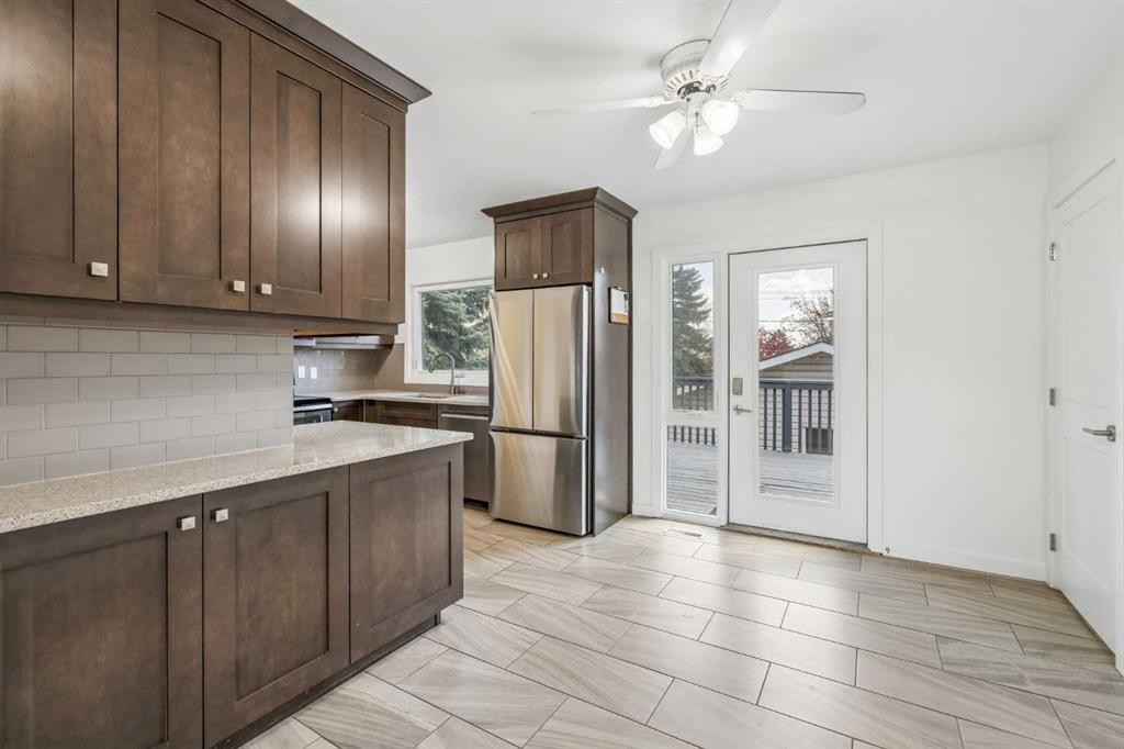 7224 Farrell Road Se, Calgary, AB - Indoor Photo Showing Kitchen