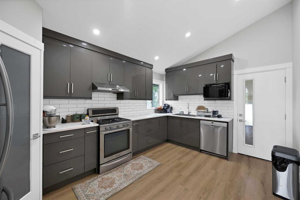 100 San Diego Green Ne, Calgary, AB - Indoor Photo Showing Kitchen With Stainless Steel Kitchen With Double Sink